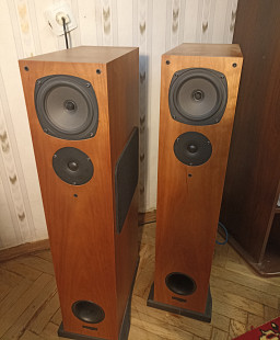 Rega R5