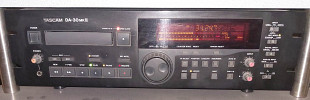 Професійний DAT-рекордер Tascam DA-30 mkII з касетами