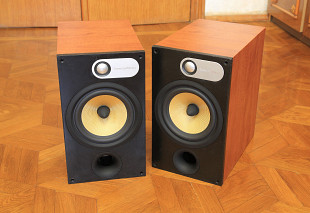 Bowers & Wilkins 685