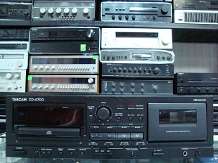Продам комбинированный CD проигрыватель Tascam CD-A700