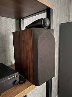 Продам полочные колонки Bowers&Wilkins 705 S3