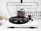 Проигрыватель винила Pro-Ject Debut Carbon EVO 2M-Red High Gloss White