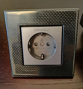 Furutech FT-SWS-R настінна розетка живлення з родієвим покриттям