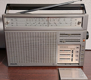 Радіоприймач Philips D2412