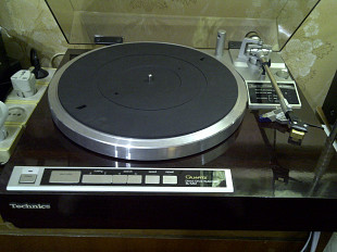 Technics SL-MA1 quartz-controlled, direct-drive turntable with electronically controlled tonearm. J
