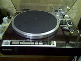 Technics SL-MA1 quartz-controlled, direct-drive turntable with electronically controlled tonearm. J