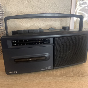 Касетна магнітола Philips AQ4030/01 AM/FM Bass Boost