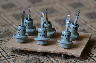Стабилитроны Д817Г ( 100 V )