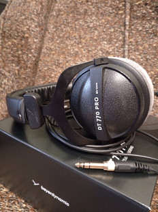 Продам Beyerdynamic DT 770 Pro (80 Ом)