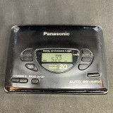 Портативний касетний плеєр Panasonic RQ-V186 із цифровим тюнером AM/FM (не працює)