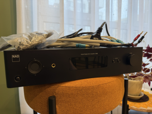 NAD C 368 — стереопідсилювач 2×80 Вт, ЦАП, Bluetooth, Phono MM